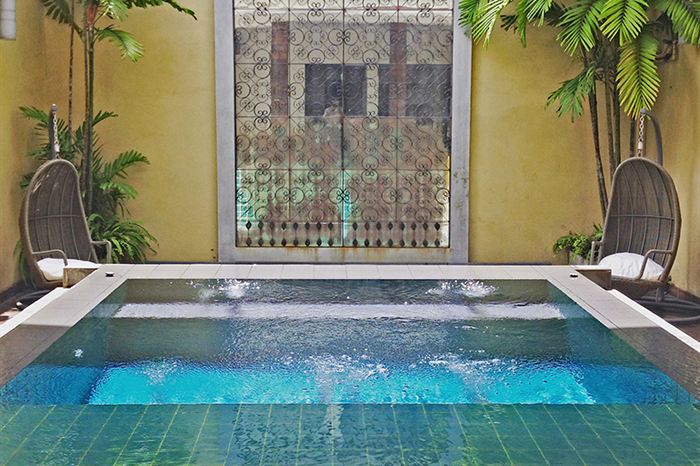 The jacuzzi at Colombo Court lit warmly at night.